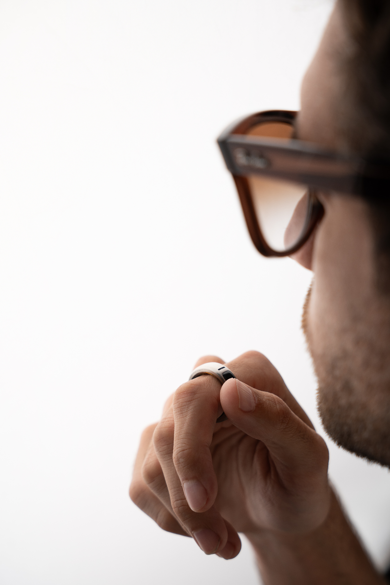 Man with sunglasses wearing the OASIS ring